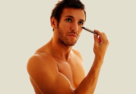 Atualmente a maquiagem masculina já faz parte da rotina de muitos homens e é bem simples de ser feita (Foto: Divulgação)
