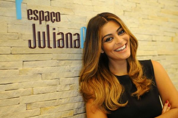 O novo visual Juliana Paes está fazendo mulheres que possuem cabelos escuros correram para os salões de beleza (Foto: Divulgação)