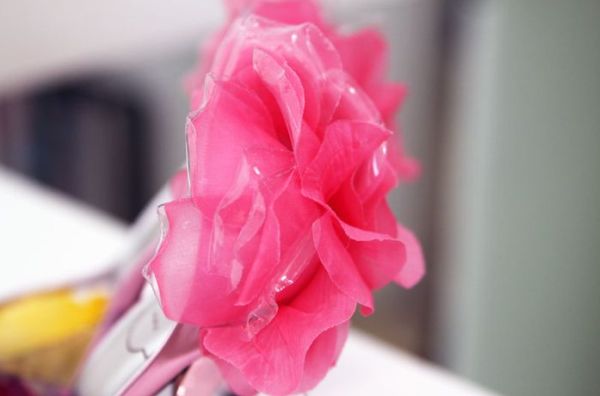 A moda primavera-verão 2014 traz o rosa como cor hit, para alegrar seus looks do dia e da noite (Foto: Divulgação) 