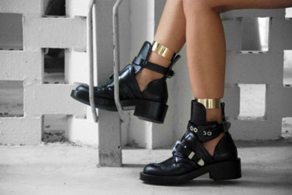 A tendência de moda cut out boot promete ser um dos maiores hits dos últimos tempos no universo fashion (Foto: Divulgação)