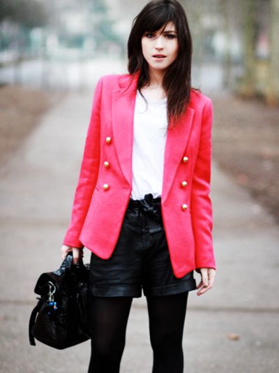 Usar meia-calça e casaco sem errar fica mais fácil se você seguir algumas regrinhas de moda (Foto: Divulgação)
