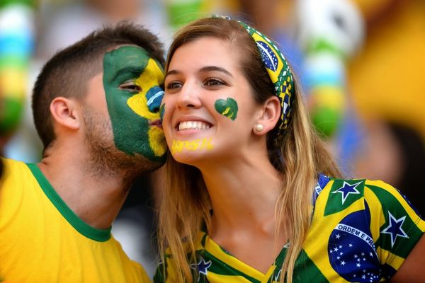 Os penteados para usar na Copa do Mundo podem ser o que você quiser e ainda ter os acessórios que você quiser (Foto: Divulgação)