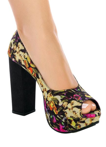 A moda de sapatos floral também está forte neste inverno (Foto: posthaus.com.br) 79,99     